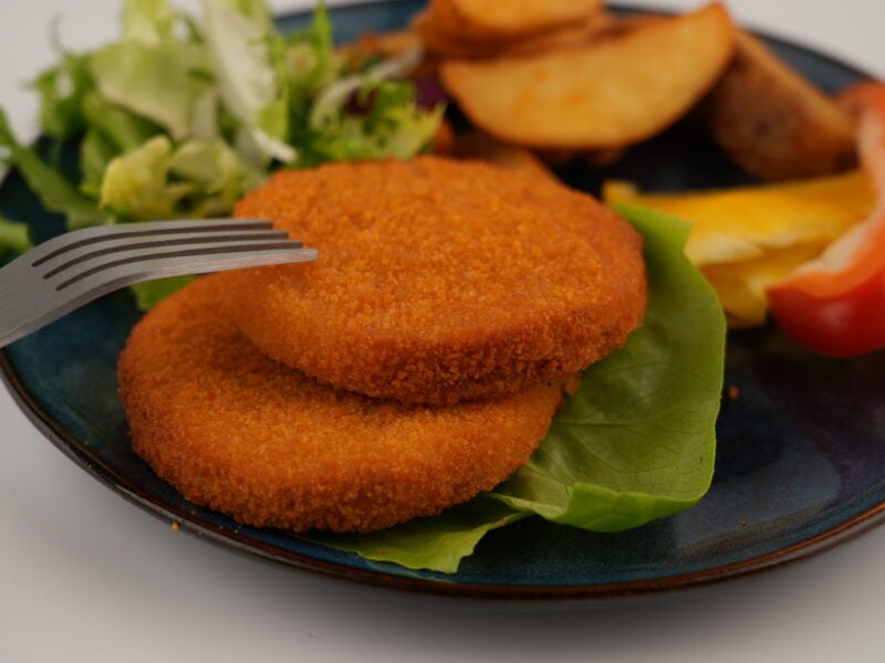 Breaded salmon burgers