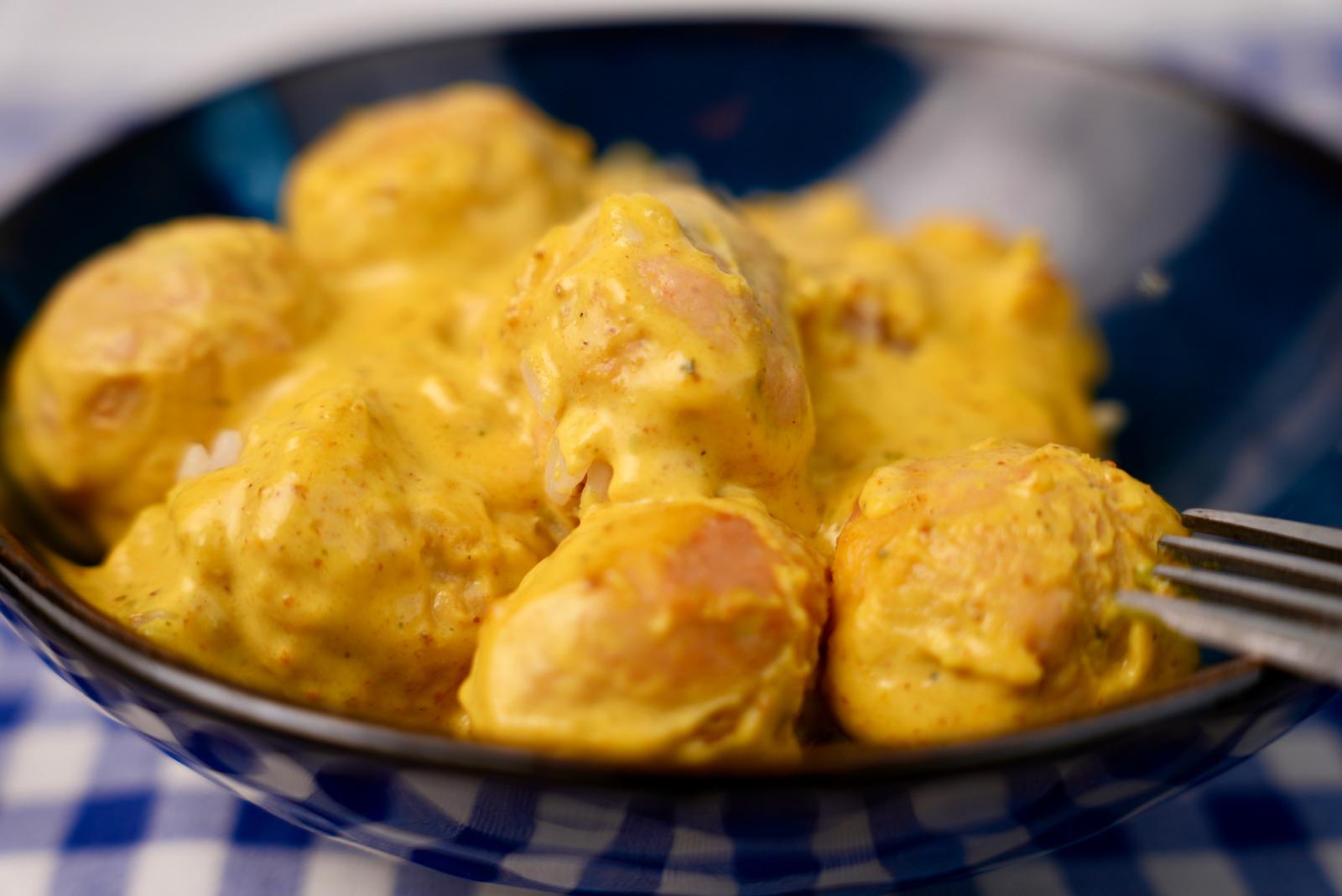 Precooked salmon balls, 16 g